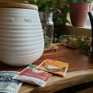 Ciroa - Stoneware Tea Jar